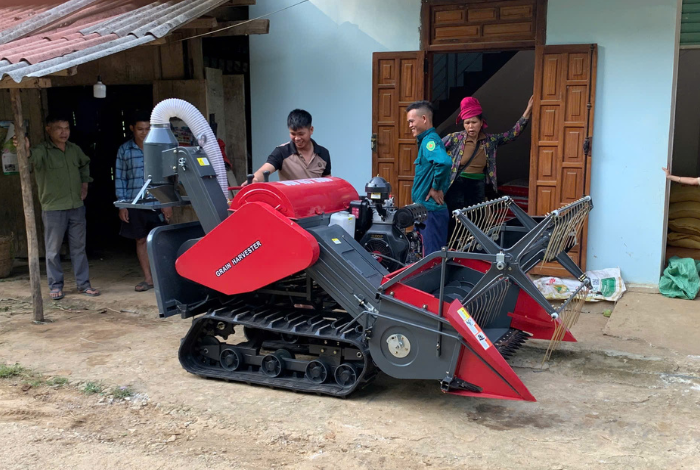 Máy gặt lúa mini có dễ sử dụng không 